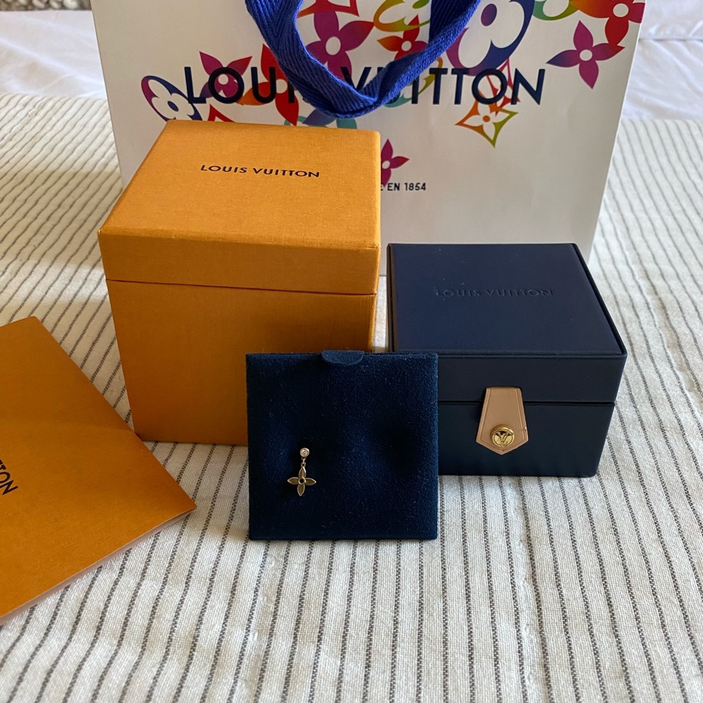Louis Vuitton 18k Pink Gold Diamond, Idylle Blossom Ear Stud, single earring